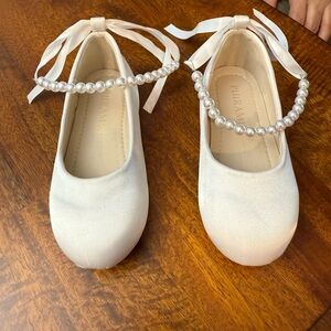 Charming White Kids Dress Shoes with Pearl Accent